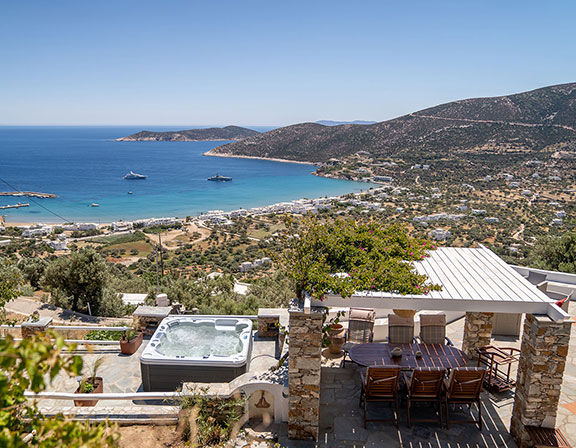 Villa with jaccuzi and sea view at Sifnos