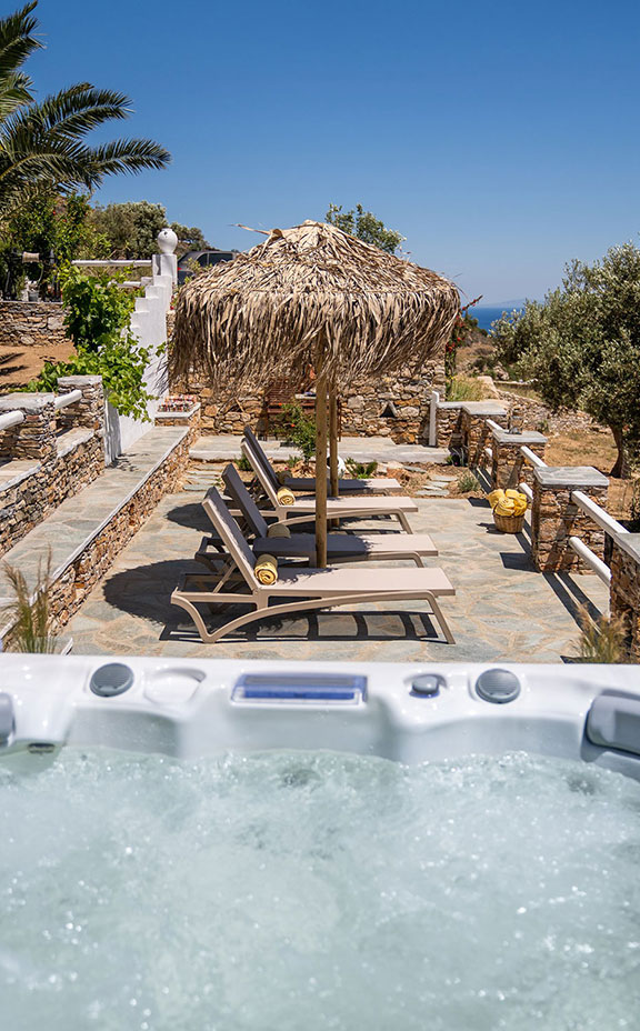 Le jacuzzi de la Résidence Pelagos avec vue sur la mer