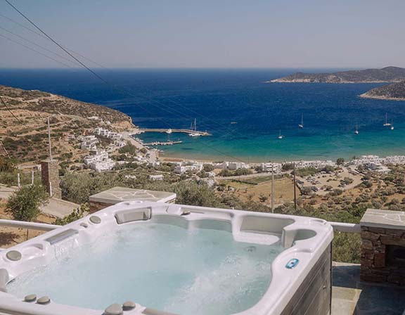 Hydromassage with sea view at Pelagos Residence