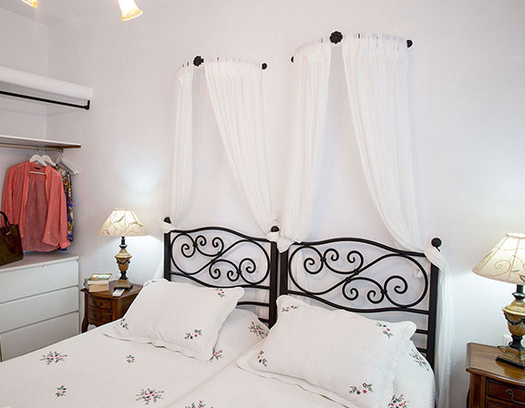 ΥΠνοδωμάτιο στο Βίλα Πέλαγος με μονά κρεβάτια
