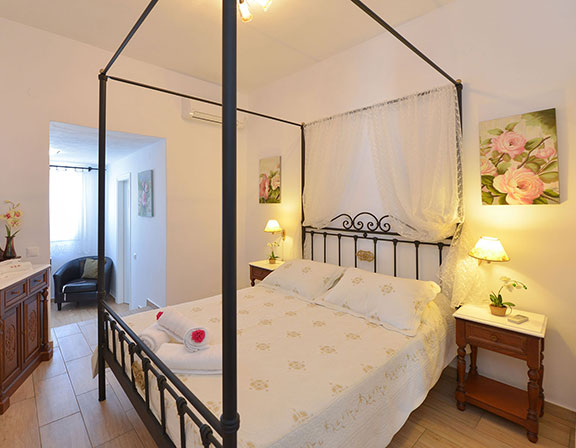 ΥΠνοδωμάτιο στο Βίλα Πέλαγος με διπλό κρεβάτι