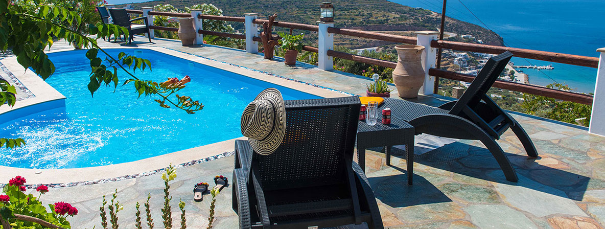 Grande piscine avec hydromassage à la Villa Pelagos