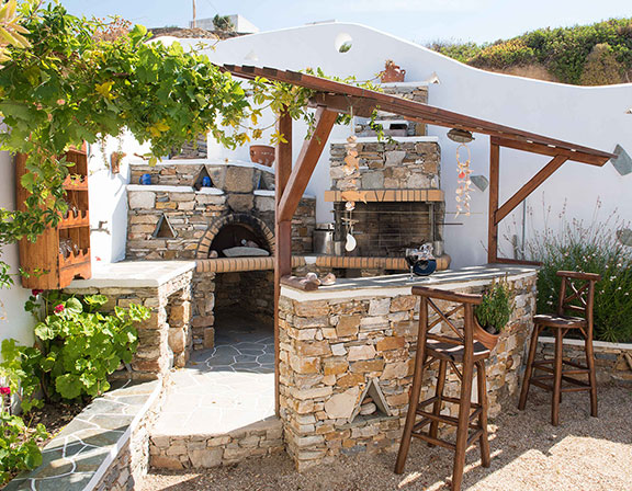 Le four à bois traditionnel et le barbecue de la Villa Pelagos