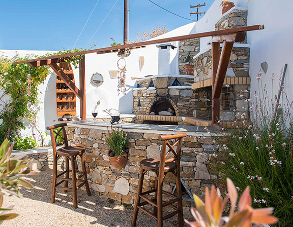 Le four à bois traditionnel et le barbecue de la Villa Pelagos